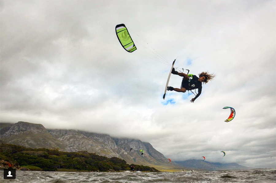 Freestyle Kitesurfer mit PLKB