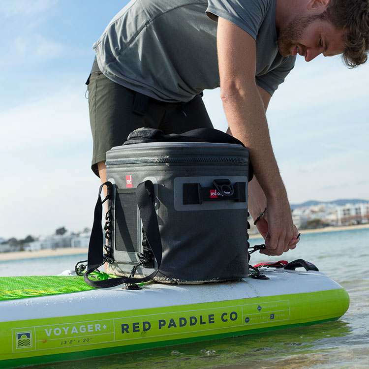 Red Paddle Kühlbox auf SUP befestigen